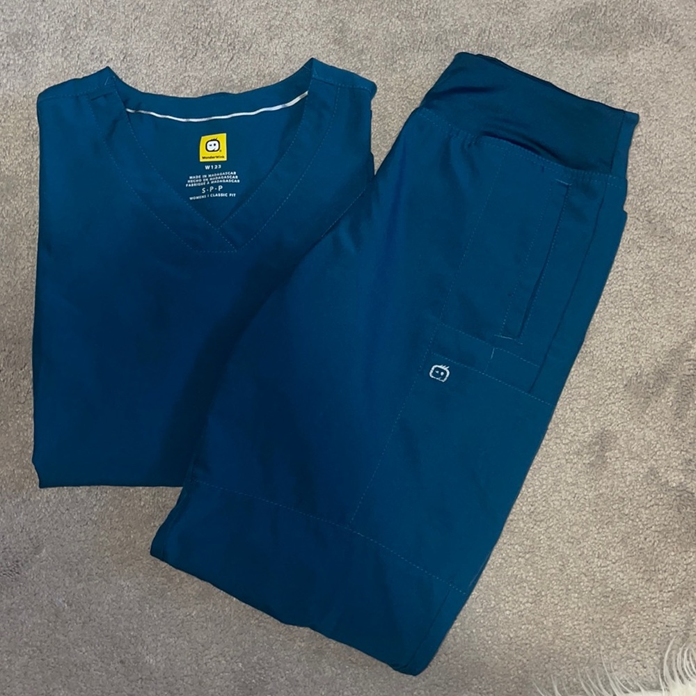 Caribbean blue WonderWink jogger scrubs